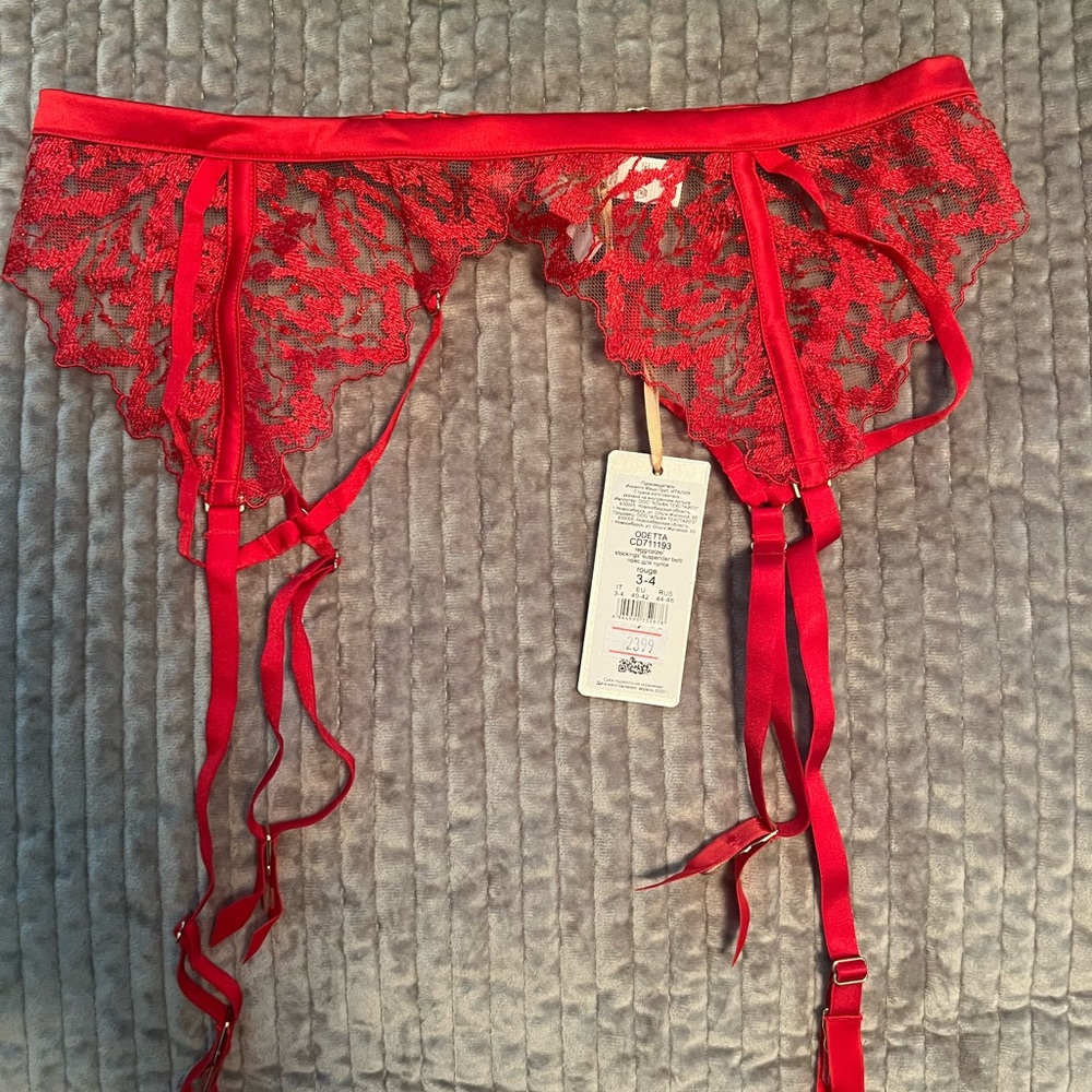 Stocking suspender belt